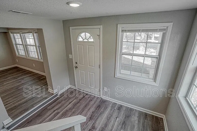 3 bed, 1.0 bath, $1,299 — Photo 3