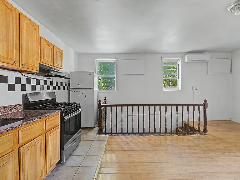 Atkins Ave — Photo 4