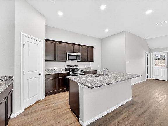 3rd image of 3505 Kingdom Dr