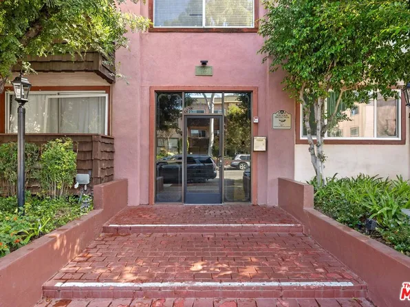5400 Newcastle Ave APT 66, Encino, CA 91316