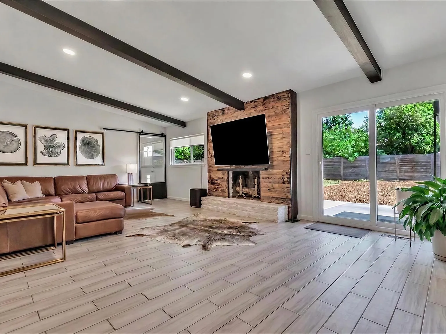 3 bed, 2.0 bath, 1484 sqft, $3,200 — Photo 4
