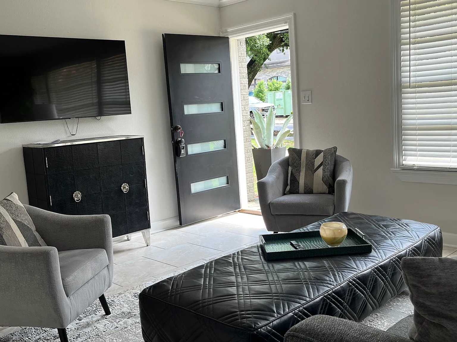 3 bed, 1650 sqft, $2,900 — Photo 2