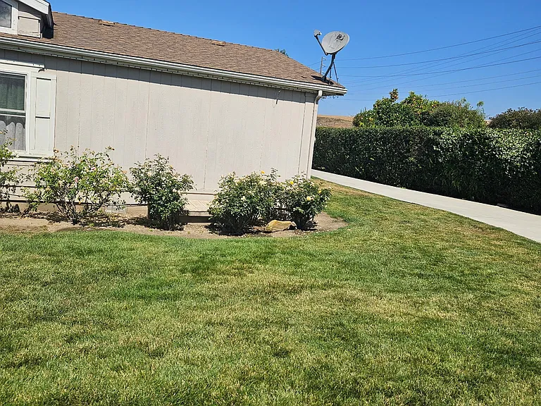 788 Poindexter Ave — Photo 5