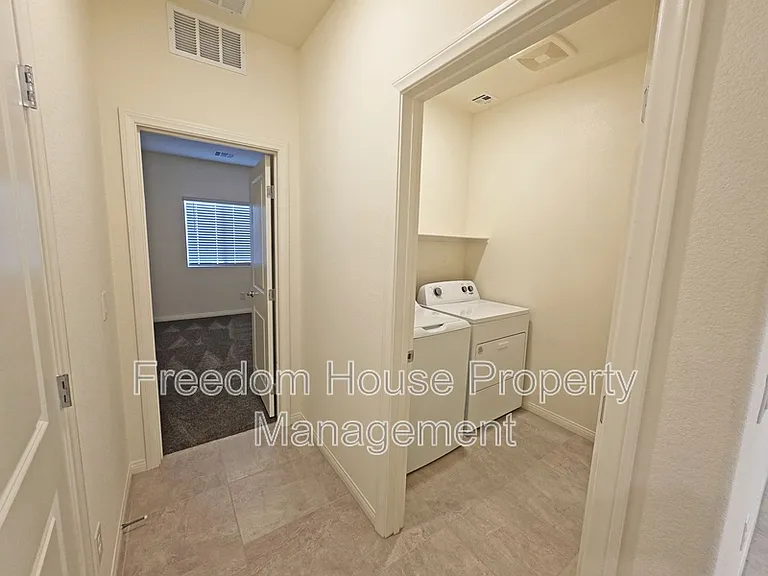 56 Pioneer Range Ave — Photo 18