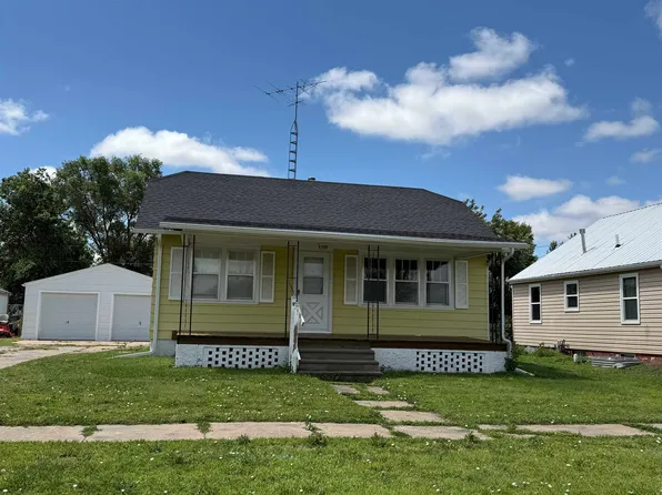 326 W 13th St, Russell, KS 67665
