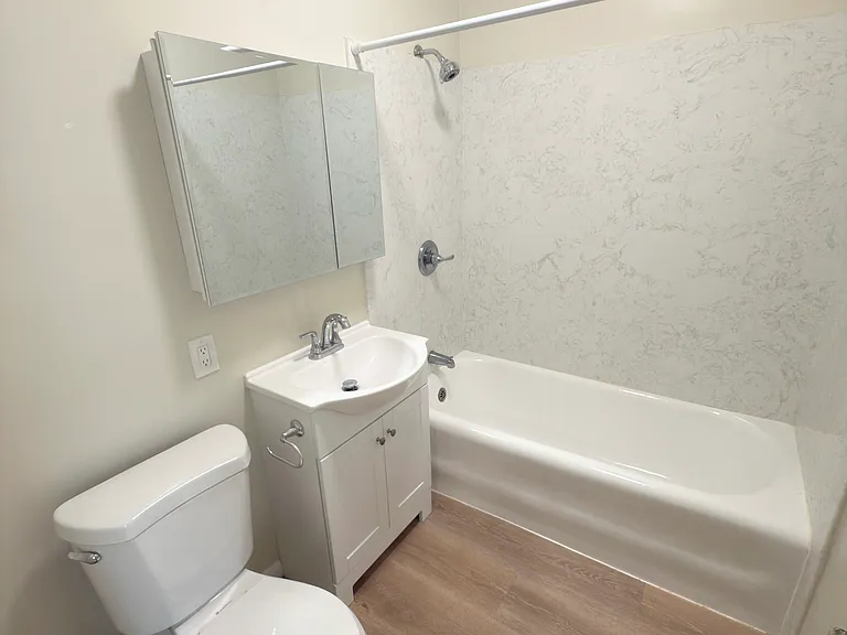 940 Bay St #1 — Photo 6