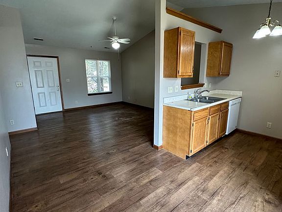 4th image of 2704 Plaza Ln #2706