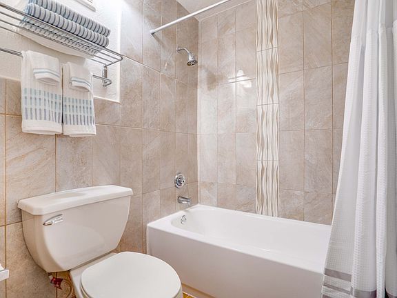 5th image of 3040 W Bay Cir #1-618P