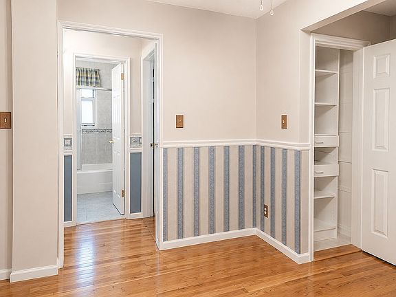 4th image of 4265 Webster Ave APT 7E