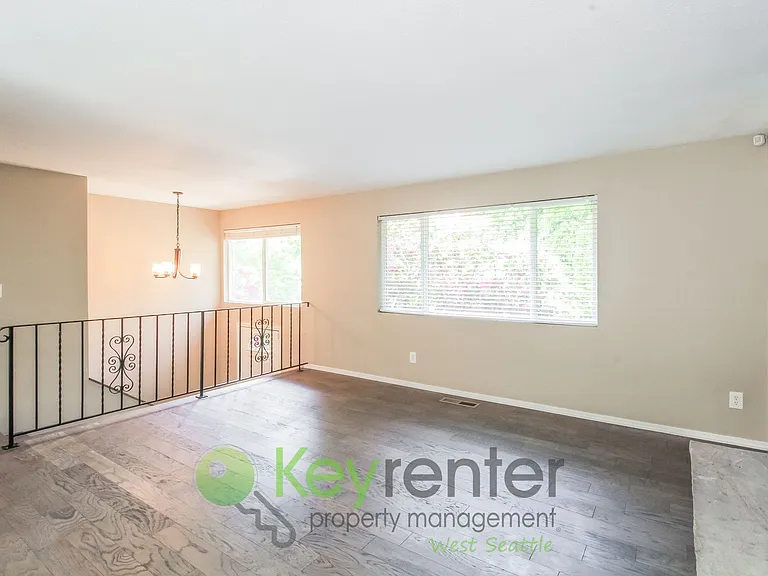 2511 SW 107th Way — Photo 3