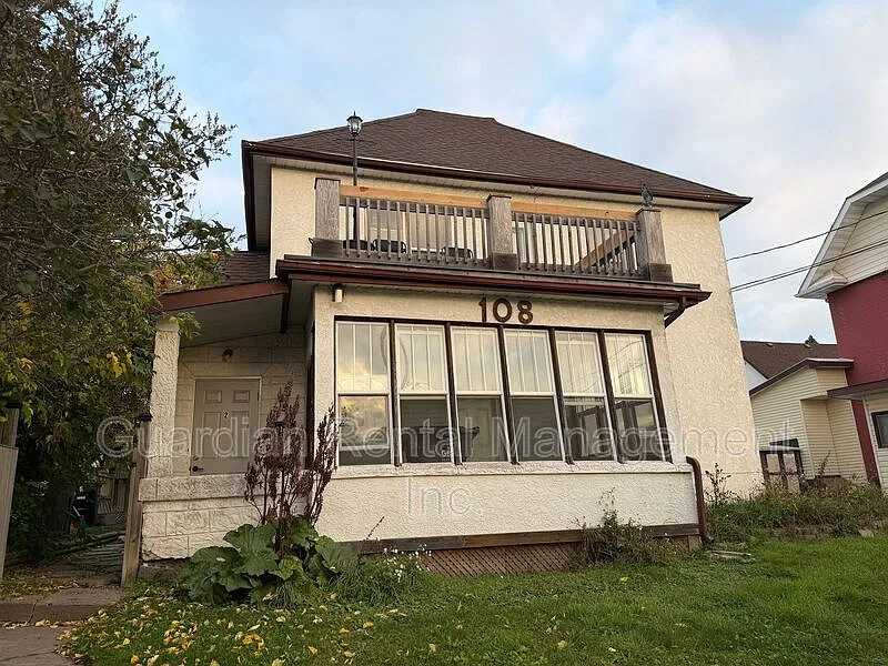 3 bed, 1.0 bath, $2,000 — Photo 2