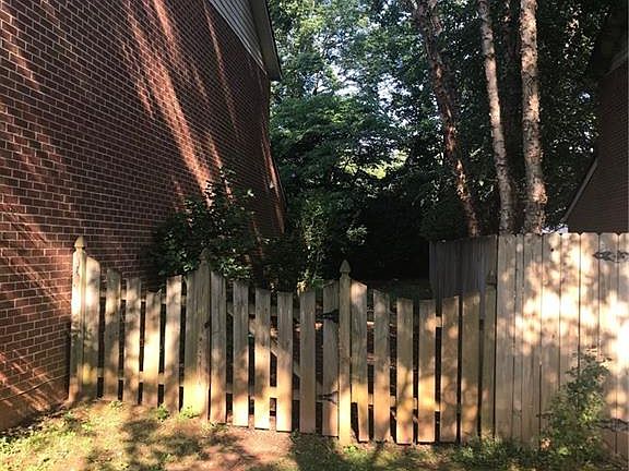 3rd image of 2970 Lexington Trace Dr SE