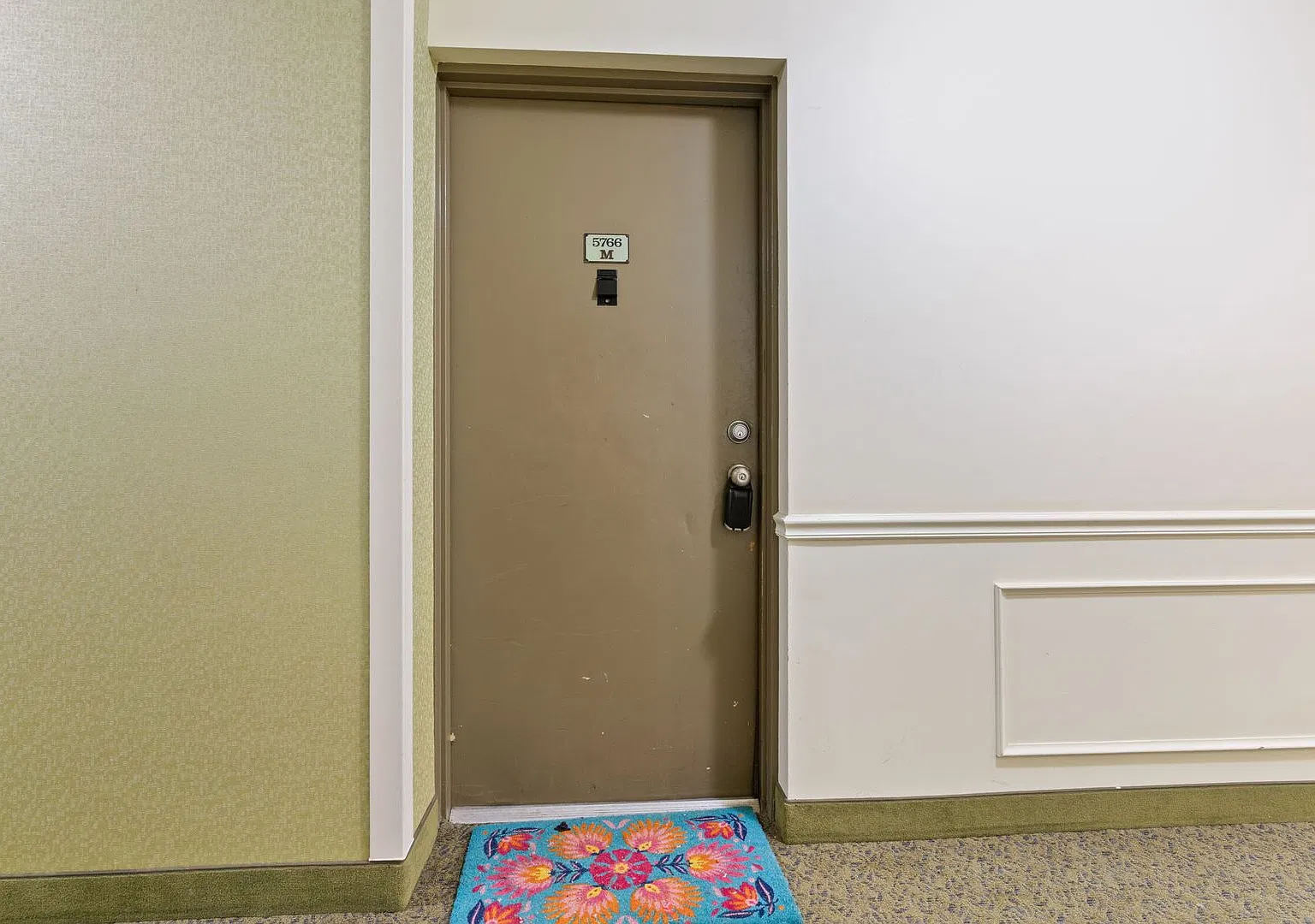 Spacious Springfield Condo in Desirable Neighborhood | 2 Bed, 1 Bath — Photo 4