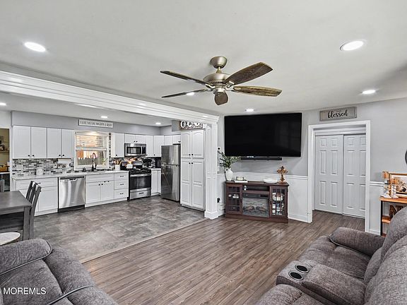 4th image of 1930 Ravenwood Drive