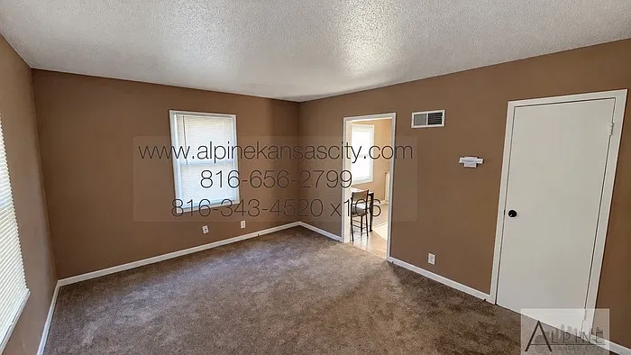 2 bed, 1.0 bath, 900 sqft, $1,200 — Photo 2
