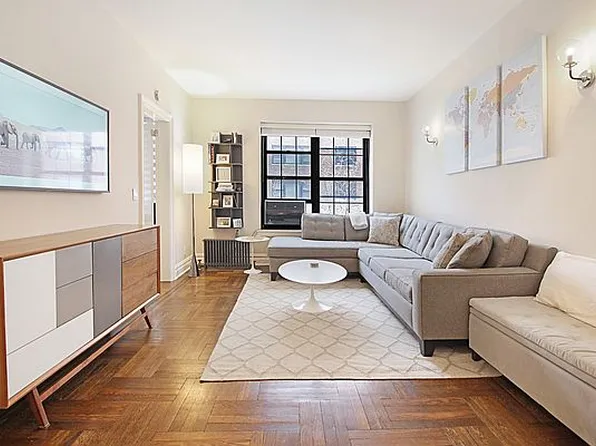 38 Gramercy Park N APT 4D, New York, NY 10010