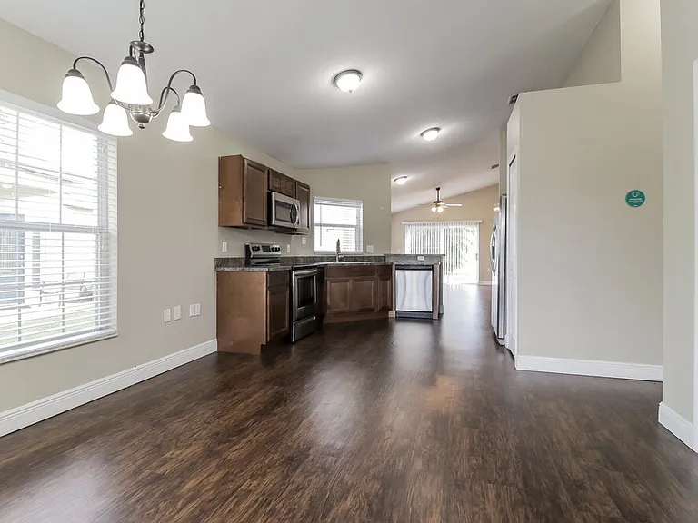 2408 Sonja Ct — Photo 6
