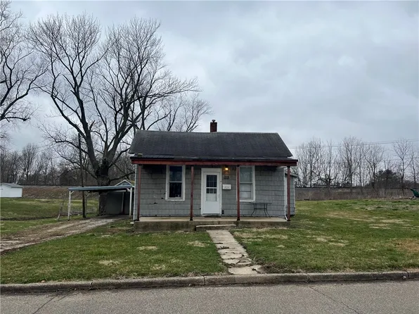 318 N Illinois St, Chrisman, IL 61924