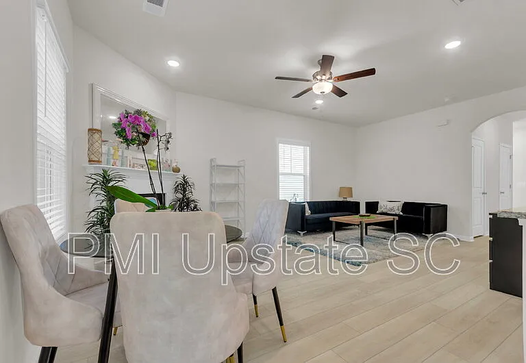 1110 Silverbend Trl — Photo 8