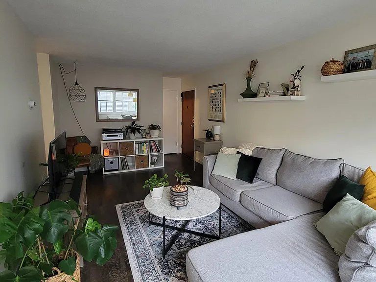 330 Monroe St NE #6 — Photo 4