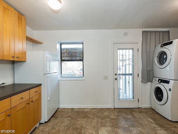 3rd image of 414 East Ave
