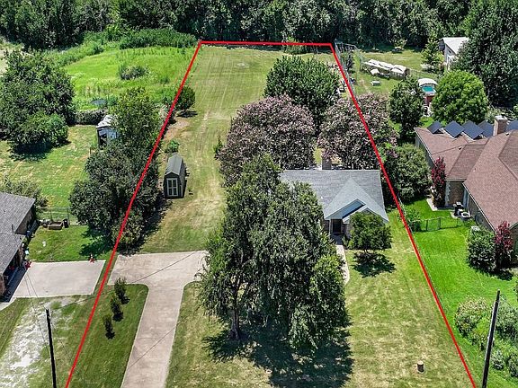 2nd image of 118 Sanchez Creek Ct
