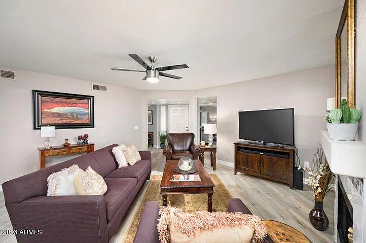 3 bed, 2.0 bath, 1497 sqft, $3,795 — Photo 3