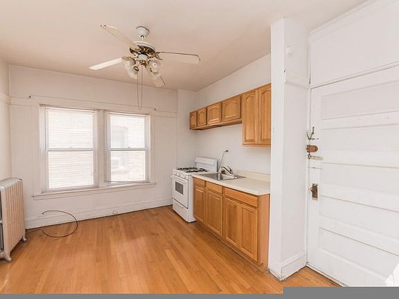 3rd image of 537 W Briar Pl #255