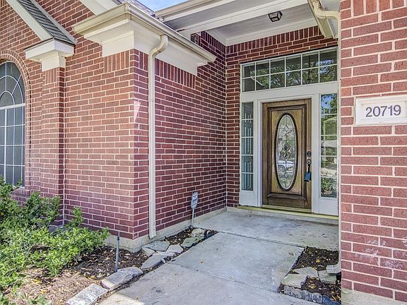 3rd image of 20719 Medallion Pointe Dr