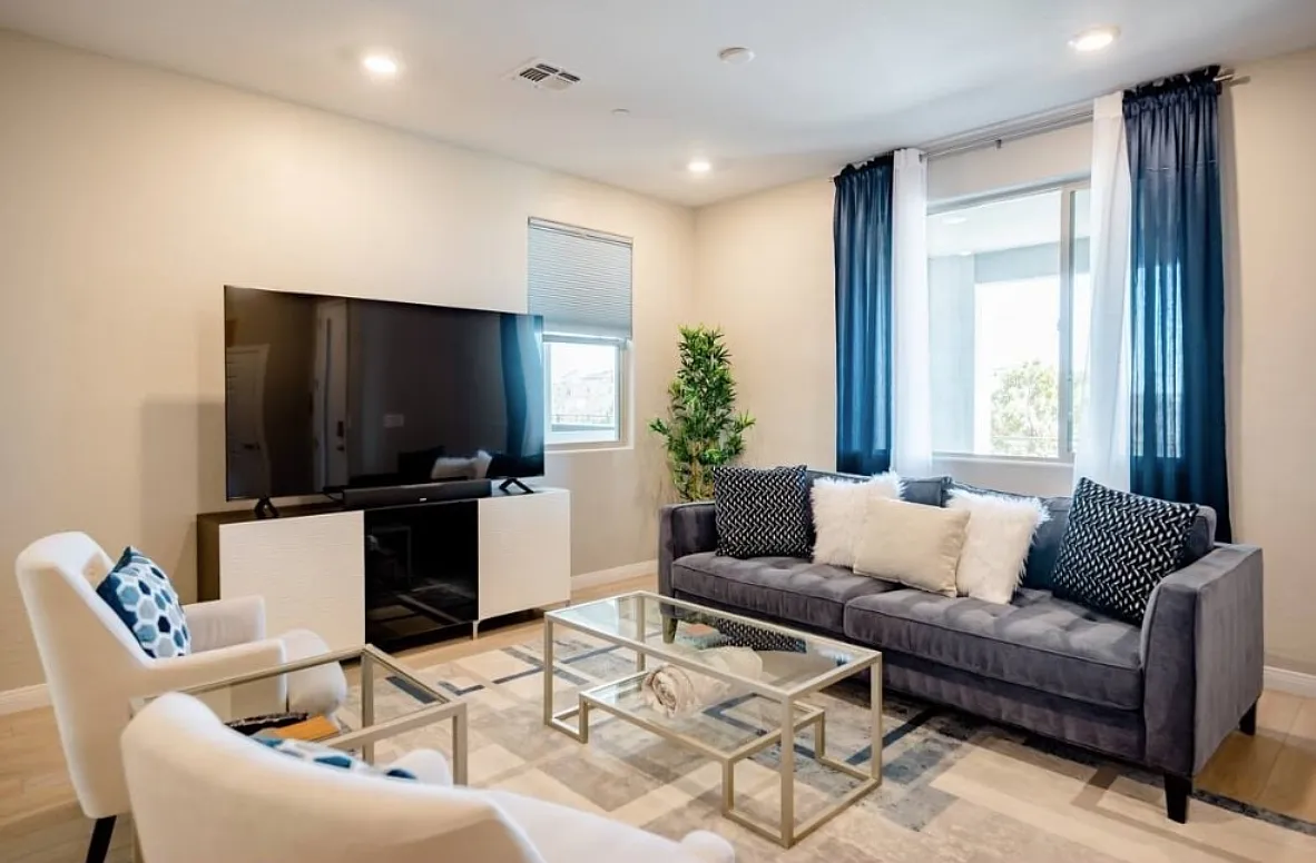 3 bed, 2.5 bath, 1860 sqft, $3,245 — Photo 3