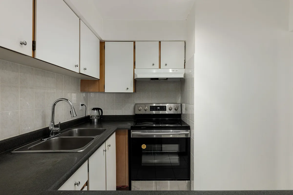 Building Photo - 8460 Ackroyd Rd #117