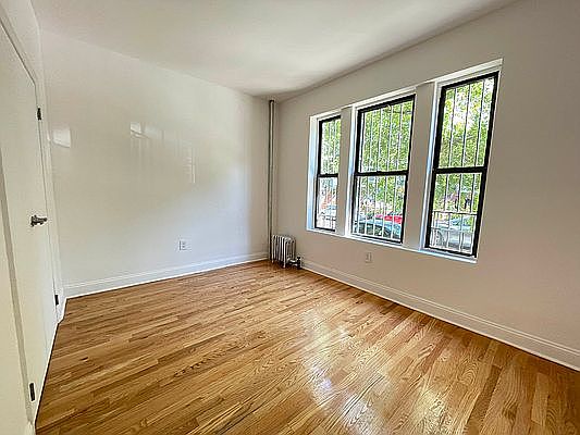 2nd image of 15 Hawthorne St APT 1B