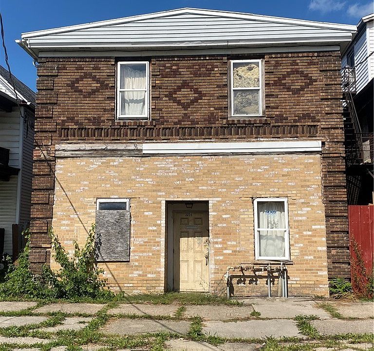 1st image of 2228 Falls St