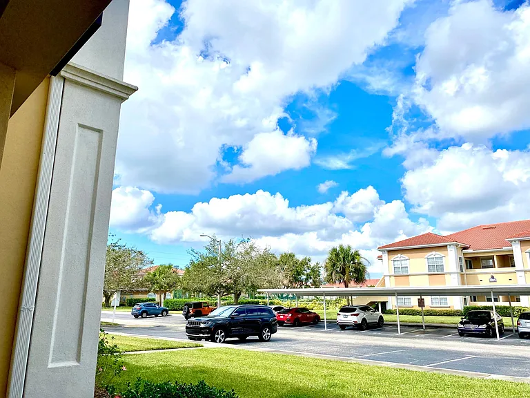 1 minute walk to Villagio's private tennis/pickleball/ clubhouse/pool/fitness center.
