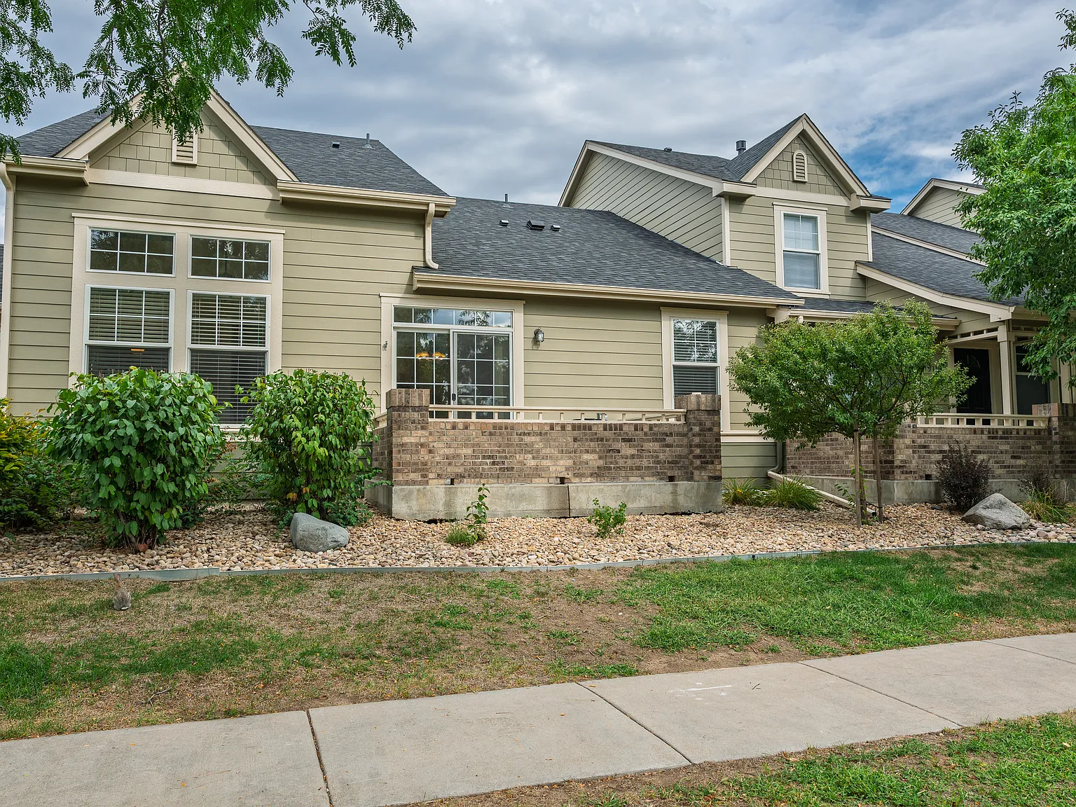 3 bed, 2453 sqft, $2,575 — Photo 2
