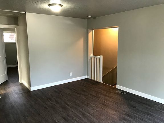 2nd image of 1332-1334 E Zenith Ave
