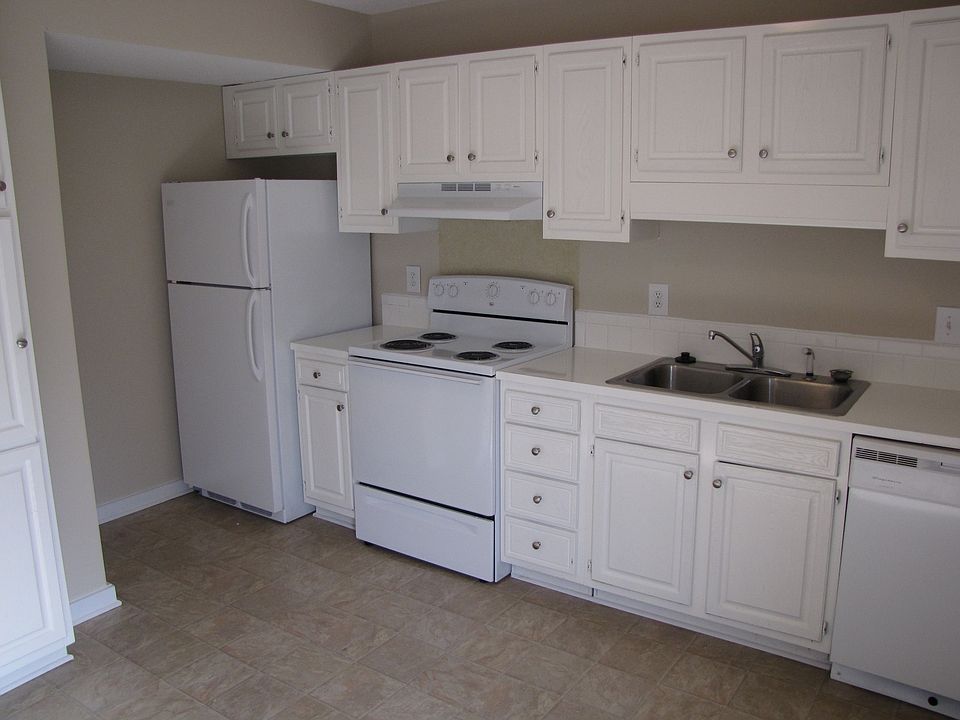 2nd image of 906 Brookway West Dr