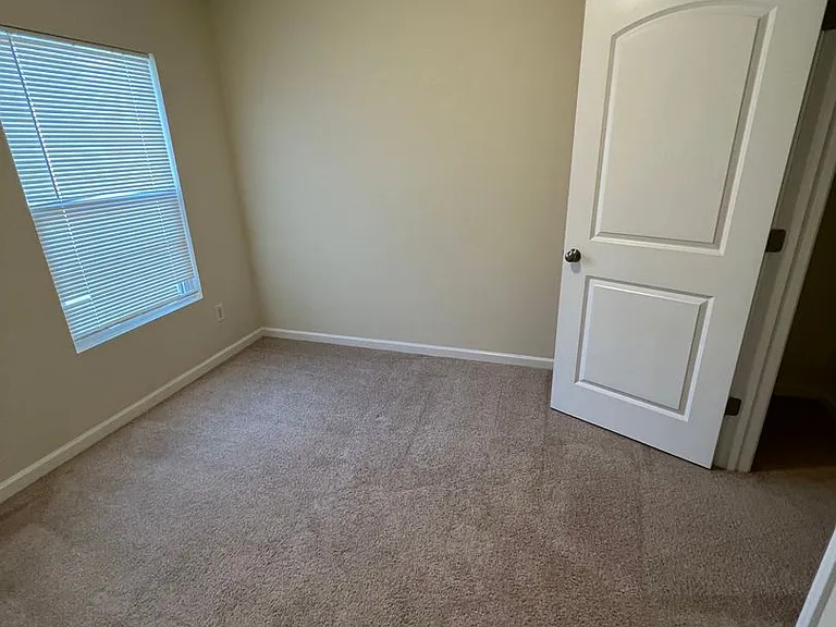 416 Oconner Blvd — Photo 16