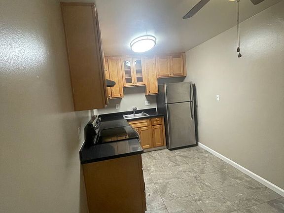 4th image of 51 Glen Eyrie Ave APT 15