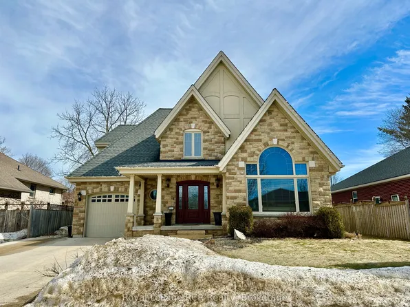 241 4th Ave, Hanover, ON N4N 2B6