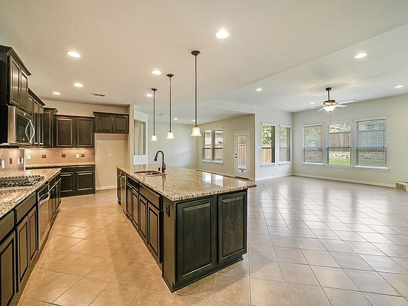 3rd image of 1130 Berrydale Dr