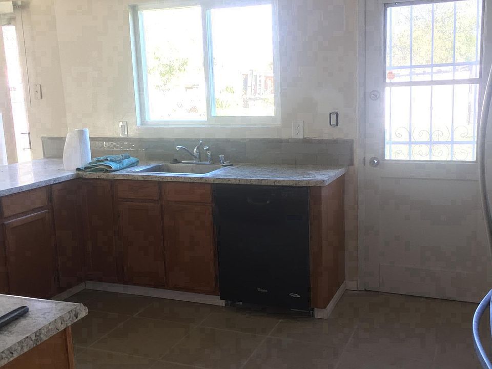 Kiitchen w/new counters; new back splash; breakfast nook and
