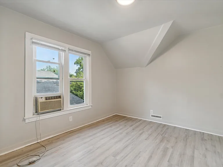 1302 Ogden Ave — Photo 25