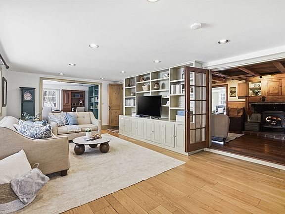 4th image of 105 Lexington Rd