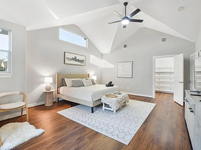 1202 W 25th St — Photo 14