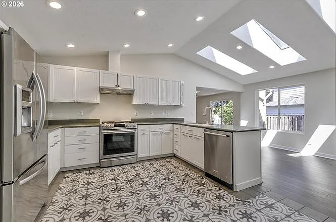 3 bed, 1867 sqft, $3,249 — Photo 2