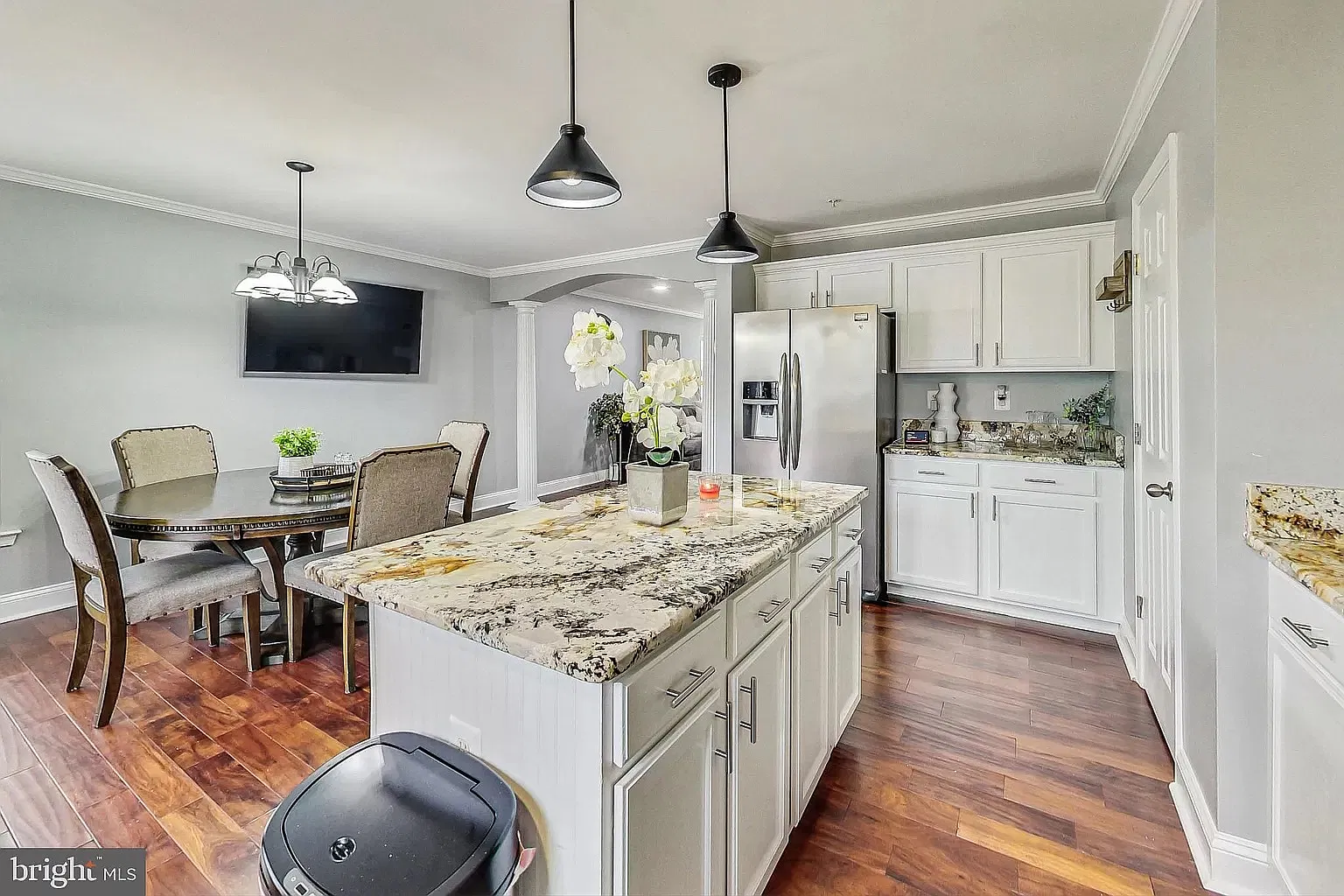 3 bed, 3.5 bath, 2192 sqft, $3,000 — Photo 4