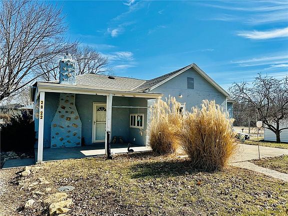 3rd image of 2822 Commercial St