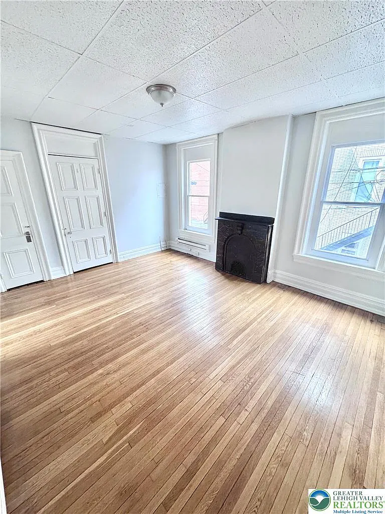 122 N 8th St — Photo 3