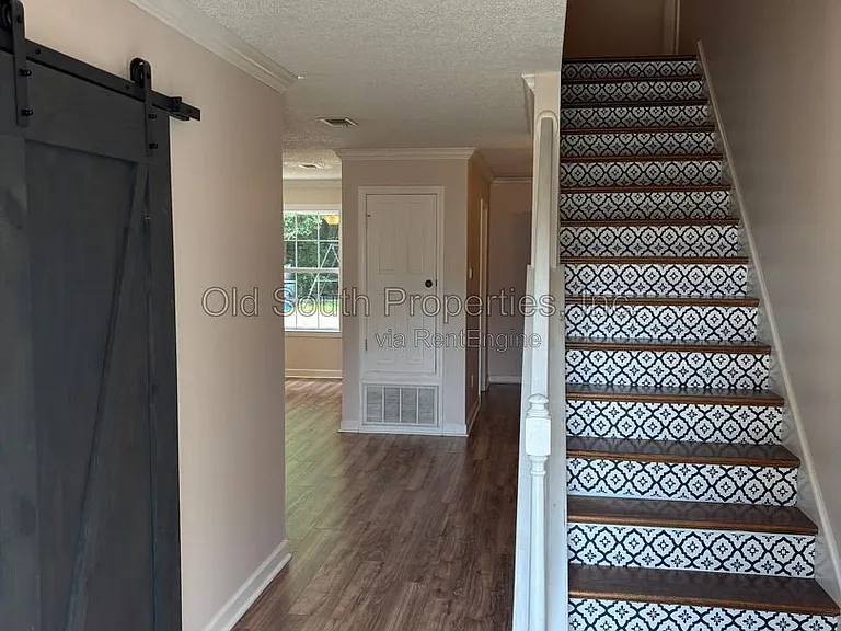 3111 Leesburg Sq — Photo 2